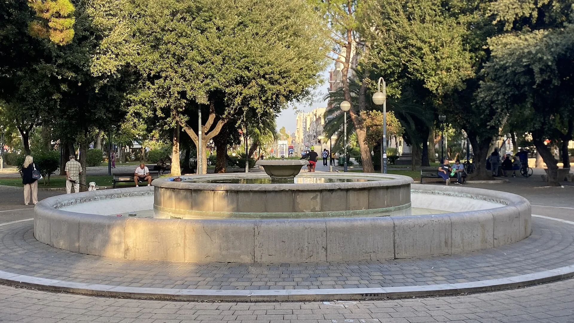 La fontana di Piazza Garibaldi — Bari (Puglia)